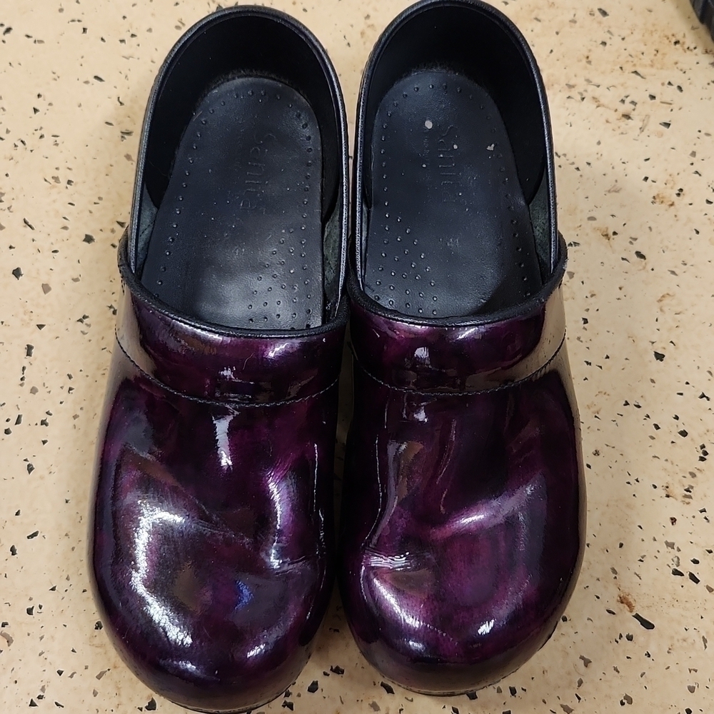 𝅺sanita clogs purple patent size 41 great condition